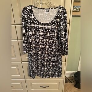 Mud Pie women’s dress size medium gold tone buttons on sleeves black and white